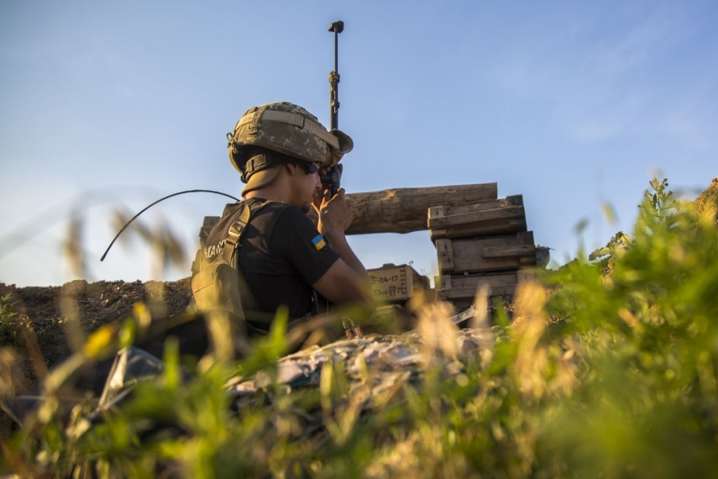 Бойовики порушили оголошене перемир'я на Донбасі, поранено військового