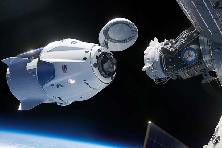 Вантажний корабель Cargo Dragon зістикувався з Міжнародною космічною станцією