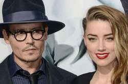 Джонни Депп заявил, что Эмбер Херд тушила сигарету на его щеке