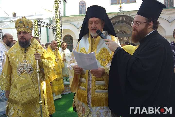 Вселенський патріарх закликав владу України «прийняти в обійми нову церкву»