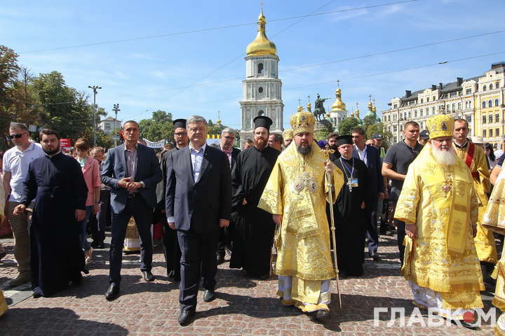 Православна церква України провела свій перший хресний хід (фоторепортаж)