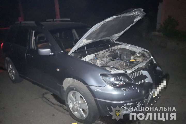 На Дніпропетровщині в автомобіль кинули гранату (фото)