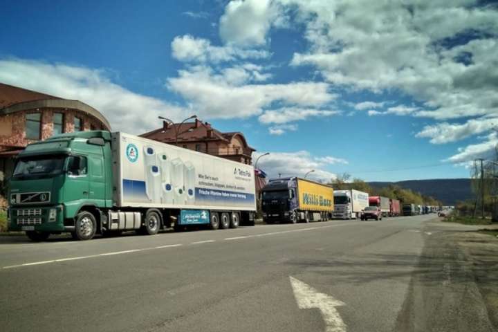 На кордоні зі Словаччиною обмежать рух транспорту