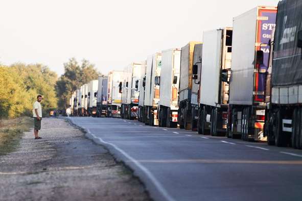 На границе со Словакией ограничат движение грузовго транспорта