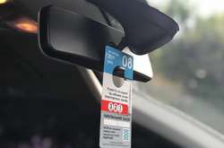 У продаж надійшли паркувальні талони на серпень: де купити, вартість