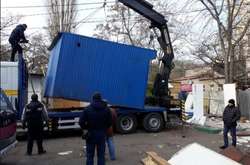 В Одесі демонтують тимчасові торгові об'єкти і незаконно розміщені елементи торгівлі