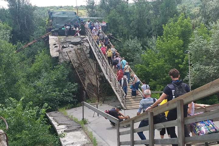 Зруйнований міст в Станиці Луганській готові відновлювати цілодобово - Оліфер