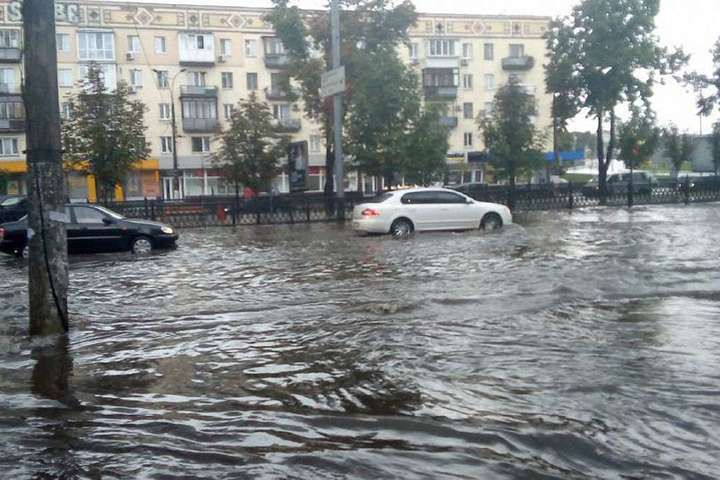  Киев из-за непогоды остановился в пробках