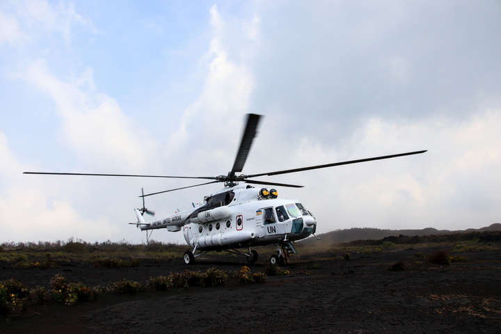 Украинские летчики совершили посадку в кратере самого активного вулкана Африки