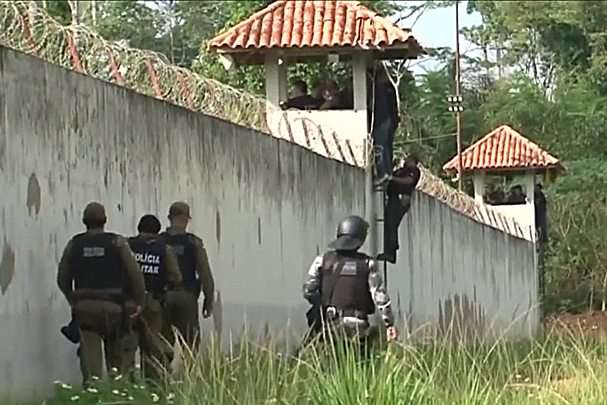 У бразильській в'язниці під час бунту загинули понад 50 людей
