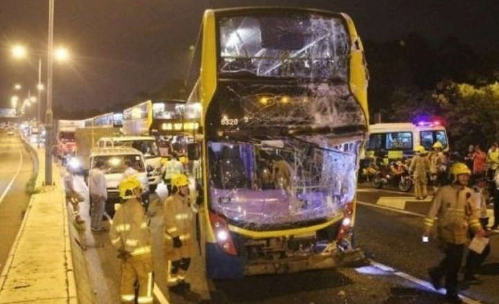 Два автобуси зіштовхнулися у Гонконзі: 77 постраждалих