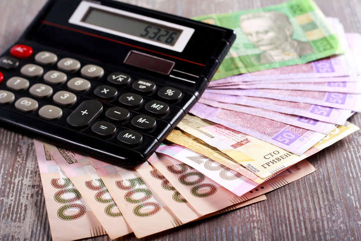 Держстат: середня зарплата в Україні перевищила $400