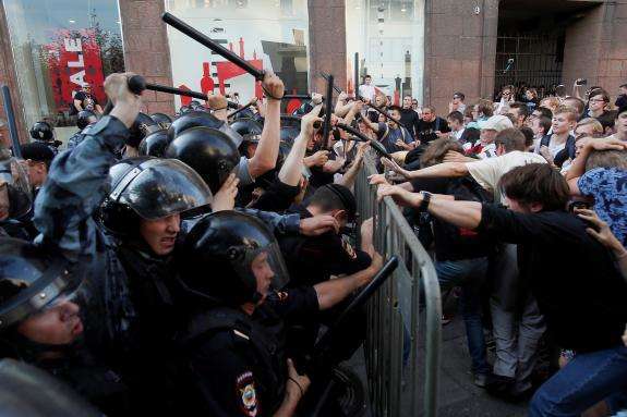 Протесты в Москве. Российское бщество делает вид, что ничего не произошло