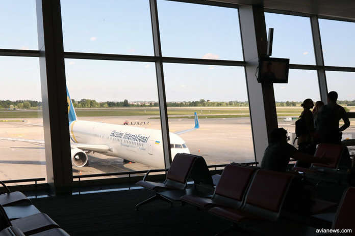 Самолет авиакомпании МАУ вернулся в «Борисполь» через 20 минут после взлета