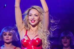 Обнаженная Полякова показала, как ее отшлепали в сауне 