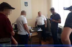 На Прикарпатті посадовця виконавчої служби взяли на хабарі 30 тисяч гривень