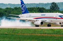 У російського літака Sukhoi Superjet-100 нові проблеми