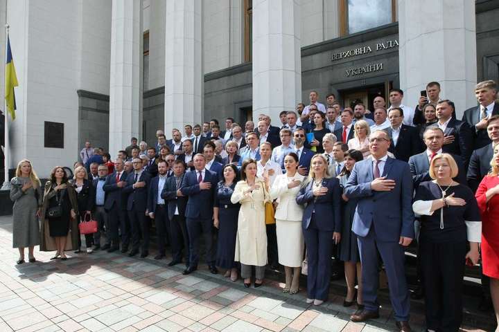 Парламентським партіям роздали 157 млн грн з держбюджету