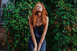 «А тому ли я дала?»: разведенная Слава Каминская засветила округлившийся живот