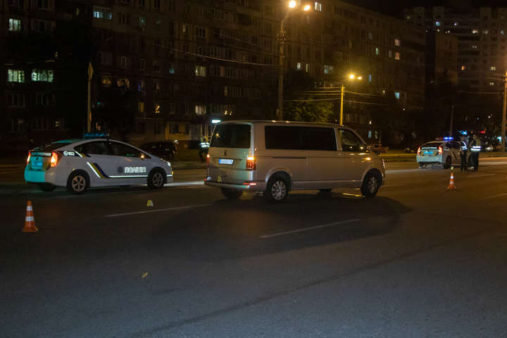 У Києві Volkswagen збив на смерть пішохода-порушника (фото, відео)