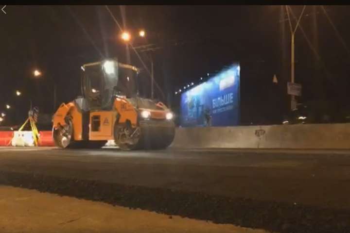 На проспекті Бандери в Києві почався новий етап ремонтних робіт (відео)
