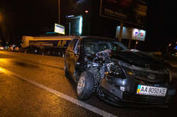 Від удару KIA розвернуло і машина зупинилася в крайній лівій смузі