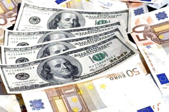 Долар продовжує стрімко дешевшати: курс валют на 1 серпня