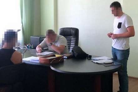 На Дніпропетровщині СБУ викрила прокурора на перевищенні повноважень