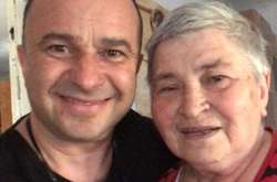 Виктор Павлик со своей мамой