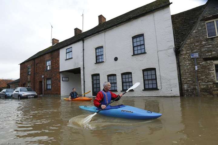 В Британии сильные дожди вызвали наводнение