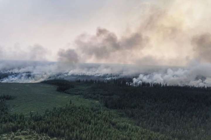 Дим від пожеж у Сибіру дійшов до Аляски та Канади. Російський прем'єр підозрює підпал лісів