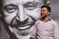 Кроме Владимира Зеленского, в ТОП-5 самых упоминаемых росСМИ людей также вошли соответственно президент США Дональд Трамп, премьер РФ Дмитрий Медведев и пятый президент Украины Петр Порошенко 