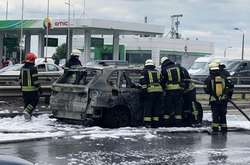  Внаслідок загоряння автомобіль згорів повністю 