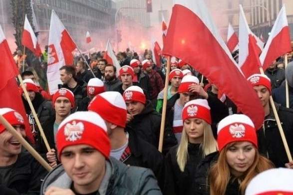 Польща скасувала податок на доходи для молодих працівників
