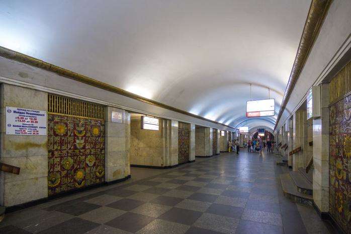 У метрополітені назвали причину закриття трьох станцій підземки