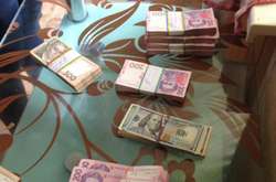 Під час обшуків у посадовці вилучено кошти, документи і печатки