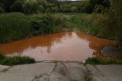 У водоймах виявлено забруднюючу речовину помаранчевого кольору