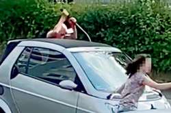  Поранений намагався врятуватися в машині, яка зупинилася поруч 