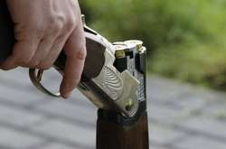 На АЗС під Одесою невідомий вчинив стрілянину по авто