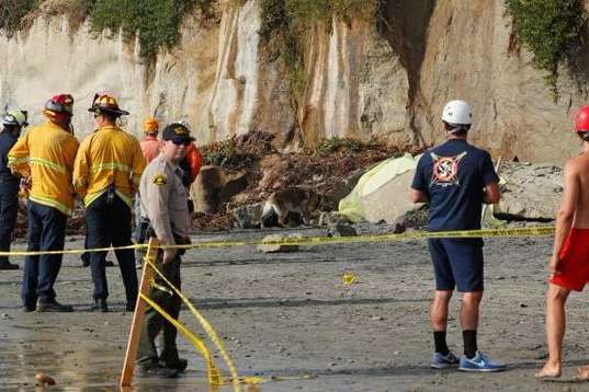 На пляжі в Каліфорнії впала скеля. Три людини загинули