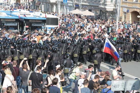 У Москві розпочинається неузгоджена акція протесту. До локації стягнули силовиків