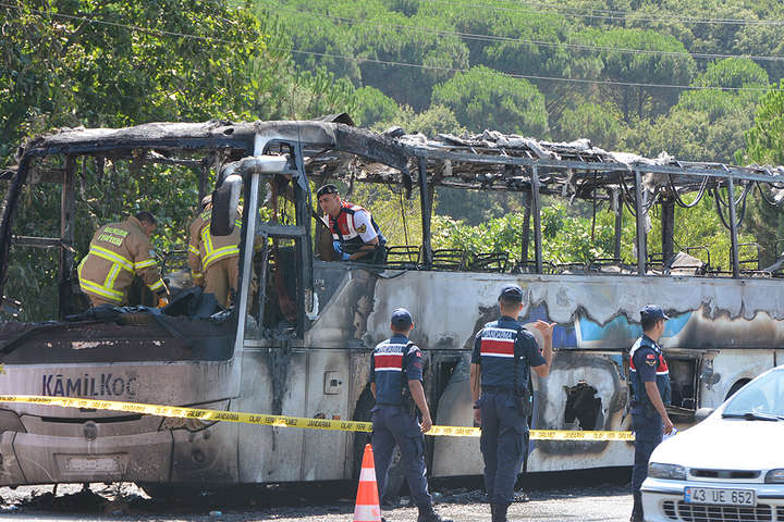 У Туреччині загорівся автобус із пасажирами, п'ять осіб загинули (фото, відео)