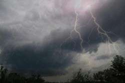 Україну накриє балканський циклон: очікуються грози, холод і вітер