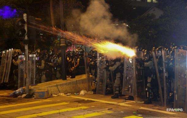 Протести в Гонконзі: мітингувальники перекрили тунель із Китаєм