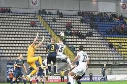 Єврокубкова «Зоря» лише врятувалася в матчі проти дебютанта Прем’єр-ліги (відео)