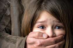 На Вінниччині підліток на пасовищі зґвалтував чотирикласницю