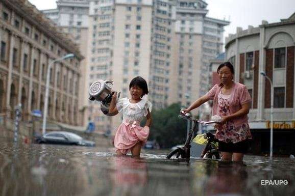 У Китаї через повінь загинуло дев’ять людей