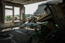 Курортне селище Широкине на Донеччині повністю зруйноване і поросло травою (фото)