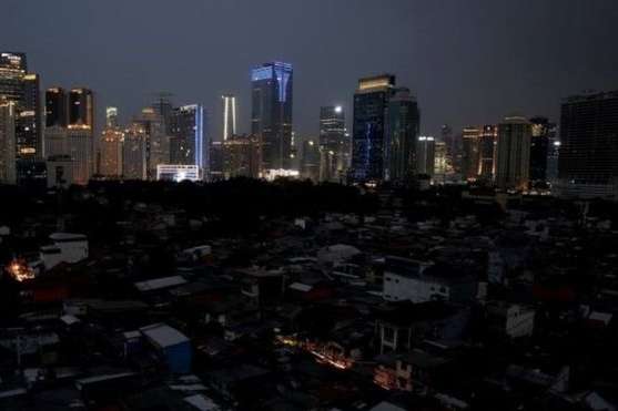 30 млн жителей Индонезии остались без электроэнергии на 12 часов