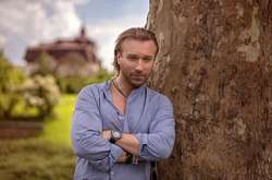  Олег Винник 
 instagram.com/olegg.vynnyk/ 